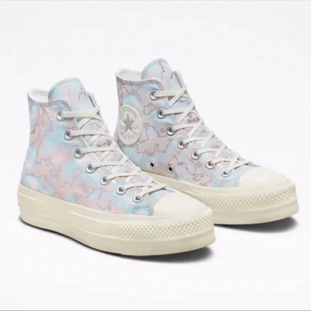 Converse CTAS LIFT Platform Women's High-Top Sneakers - Blue and‎ White